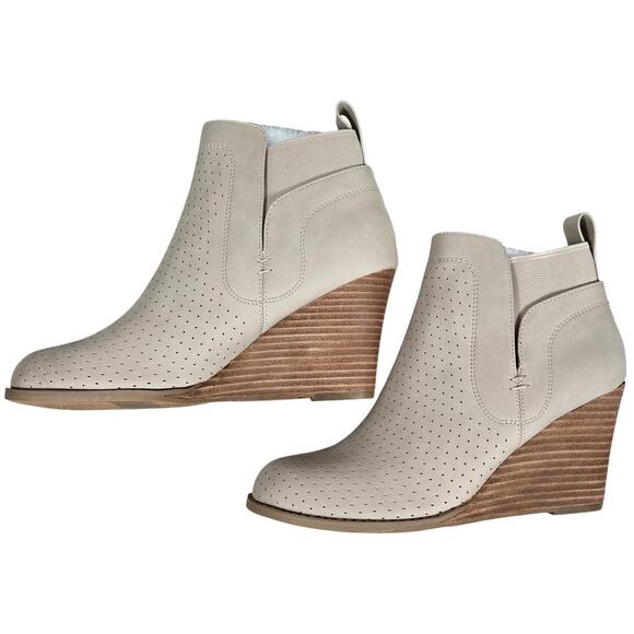 DV Dolce Vita Gerdy Vegan Leather Comfort Wedge Bootie in Beige 7.5 NWT - Picture 3 of 11